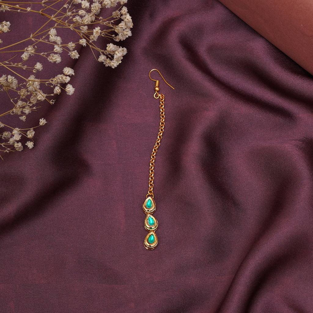 Green Kundan Maang Tikka : RRKDEC22-54
