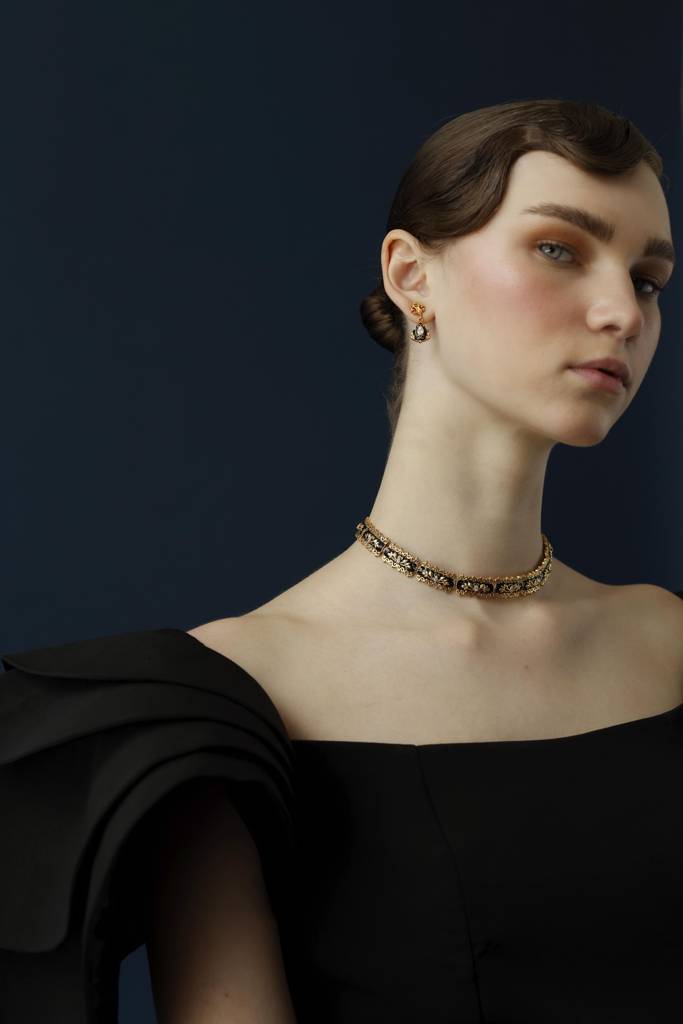 Tiny Black Enamel Drop Earrings : SMBQER06