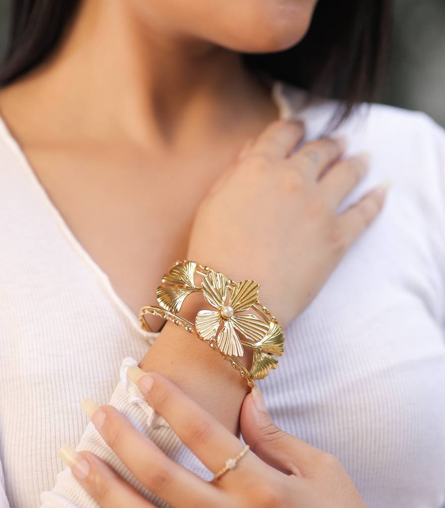 Flower Anti Tarnish Broad Bracelet : KBR248