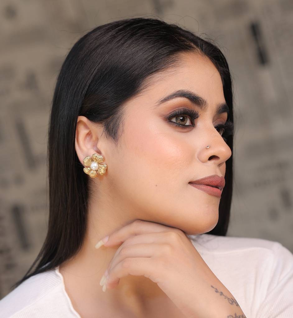 Antique Flower Stud Earrings : KER627