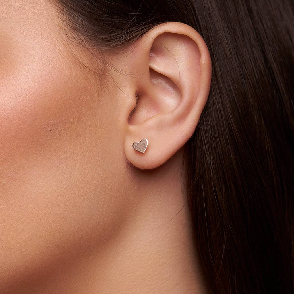 Heart-Shaped Silver Stud Earring : KES0025-Silver