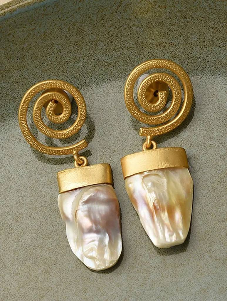 Baroque Fresh Water Pearl Earrings -Kj-Km057 : KJ-KM057