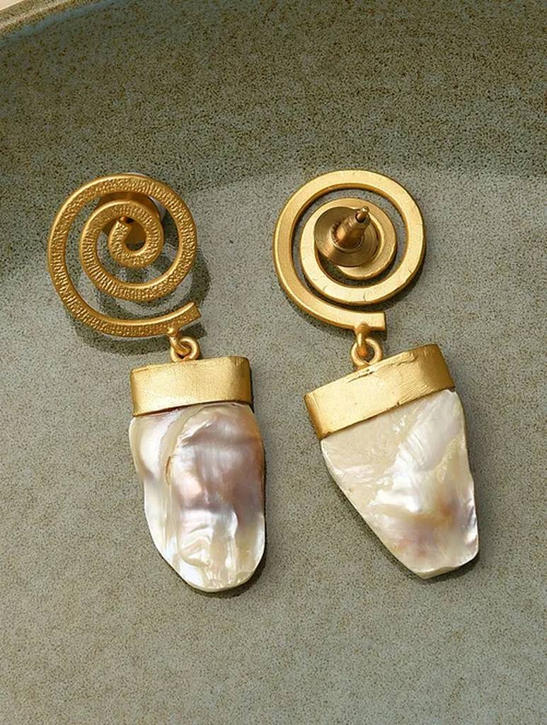 Baroque Fresh Water Pearl Earrings -Kj-Km057 : KJ-KM057