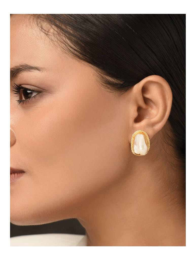 Baroque Fresh Water Pearl Gold Plated Earrings In Brass-Kj-Pg-013 : KJ-PG-013