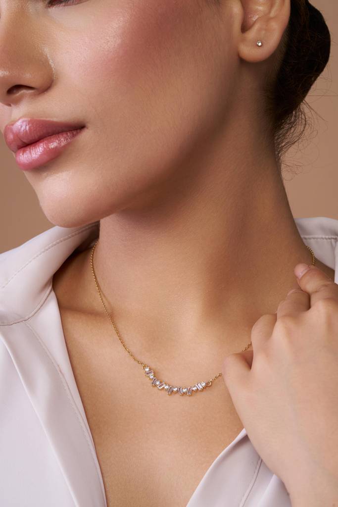 Sparkle Stone Curve Necklace : KNC0050