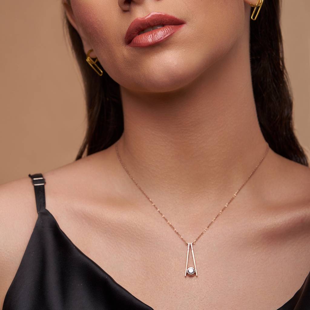 Silver Necklace With Brilliant Center Stone : KNC0062