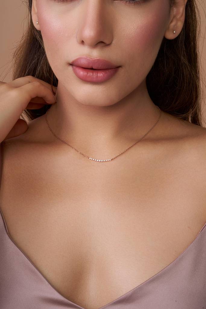 Delicate Diamond Curve Necklace : KNP0017