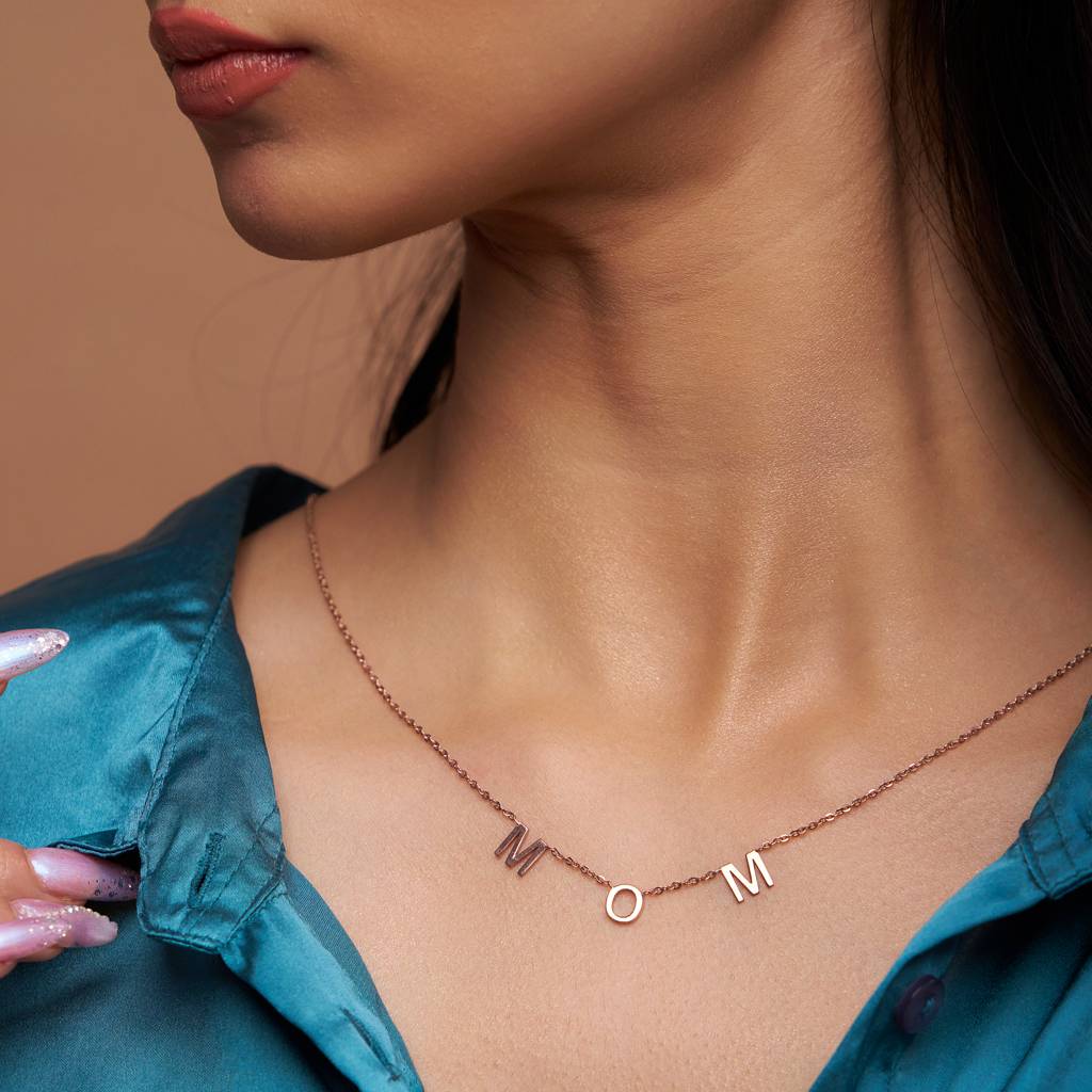 Customizable 'Mom' Necklace : KNPR0003