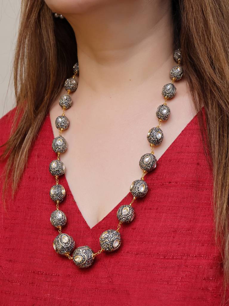Gunika Metal Ball Necklace : KNS280