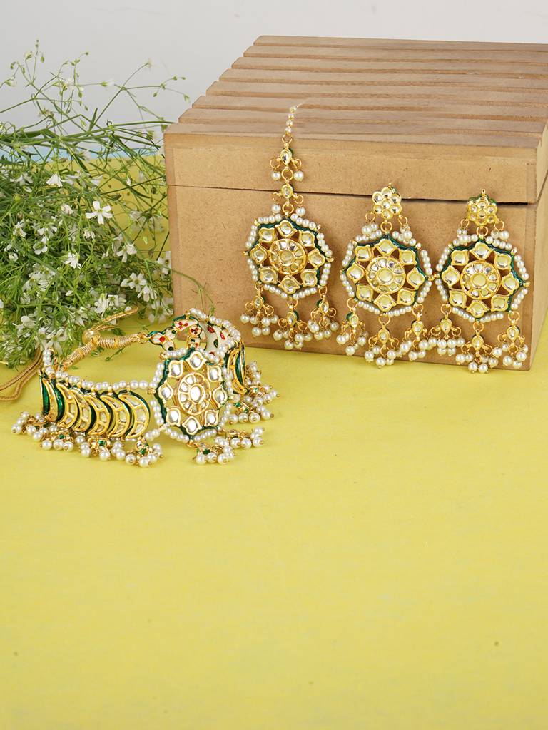 Firoza Gold Plated Jodha Choker Set With Earrings And Maangtikka Set : KUNCH781