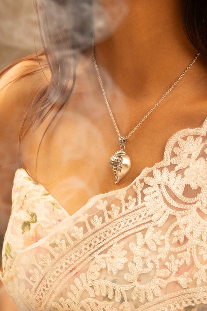 Krishna Vasudevaya Shri Krishna Shankha Pendant : SP4325