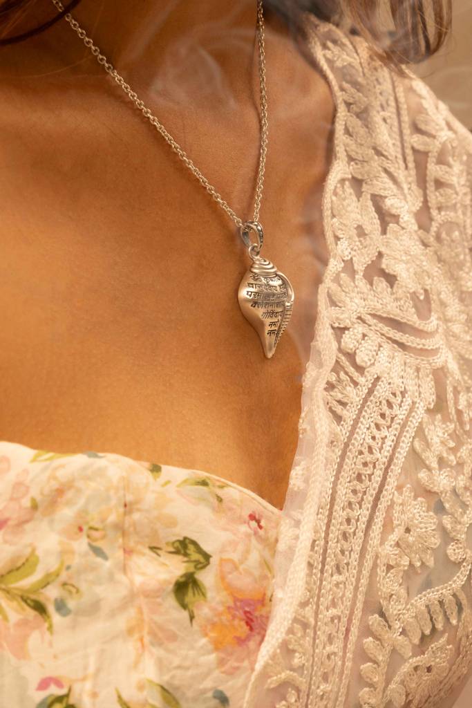 Krishna Vasudevaya Shri Krishna Shankha Necklace : SN4325