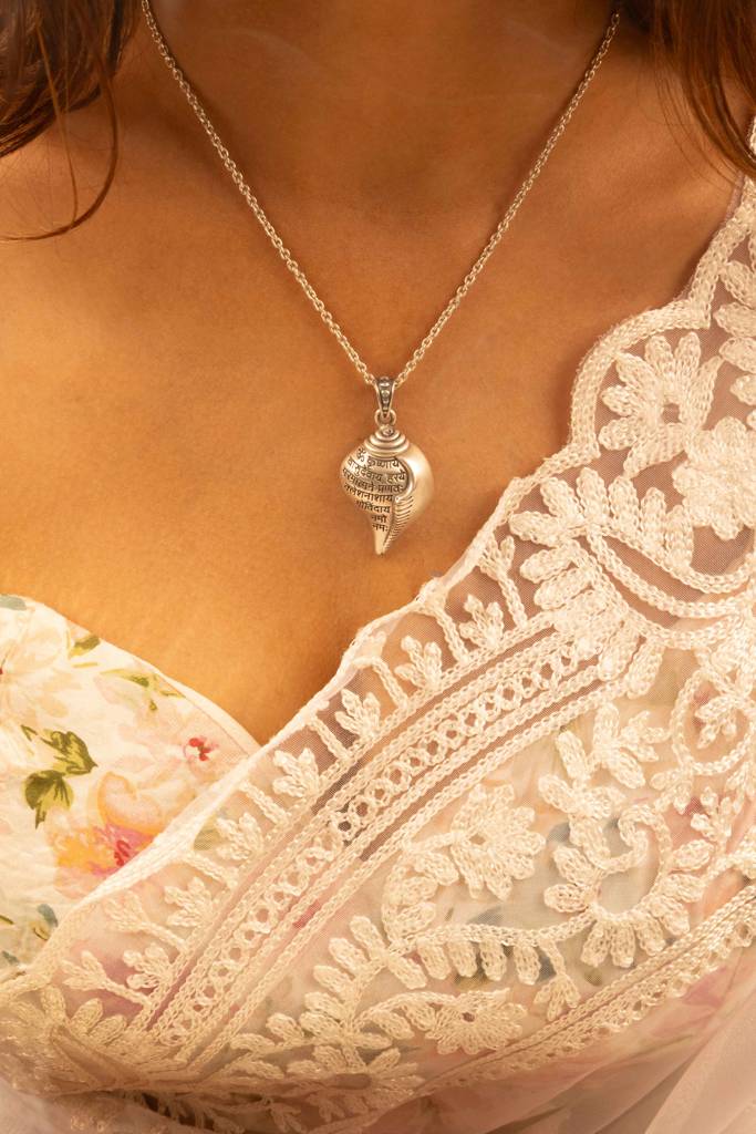 Krishna Vasudevaya Shri Krishna Shankha Necklace : SN4325