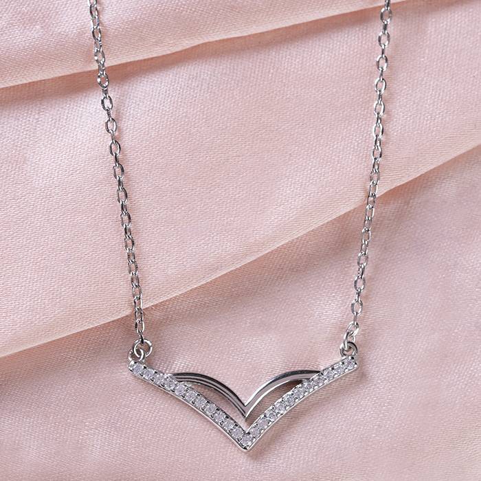 Sleek Elegance V Neckline Chain Locket : LCL9