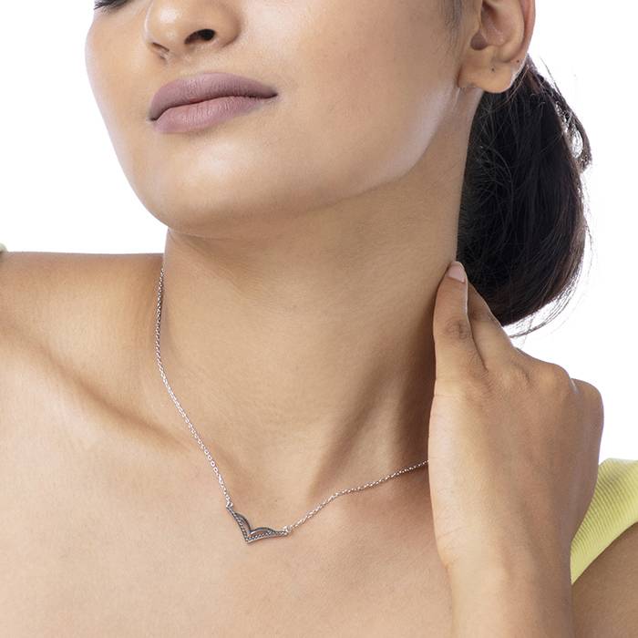 Sleek Elegance V Neckline Chain Locket : LCL9