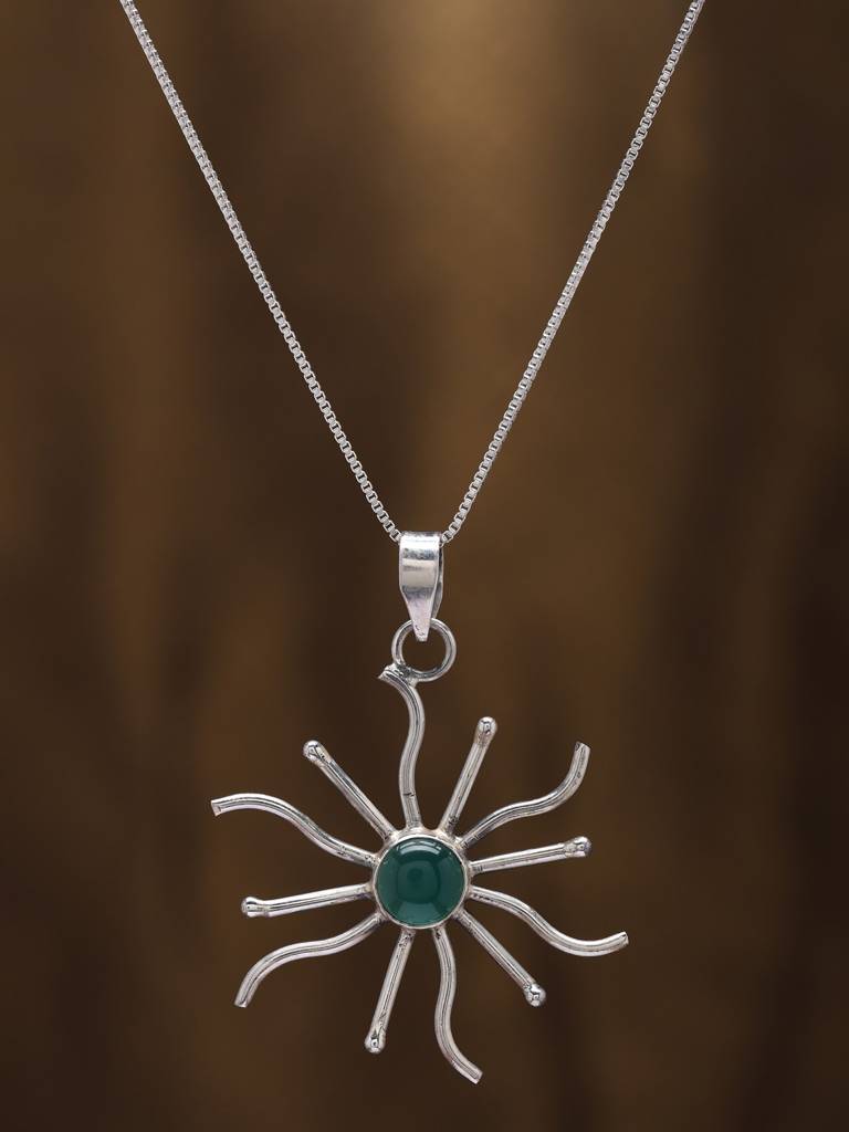 Sun Design Pendant With Green Onyx Gemstone 925 Sterling Silver : LDD521