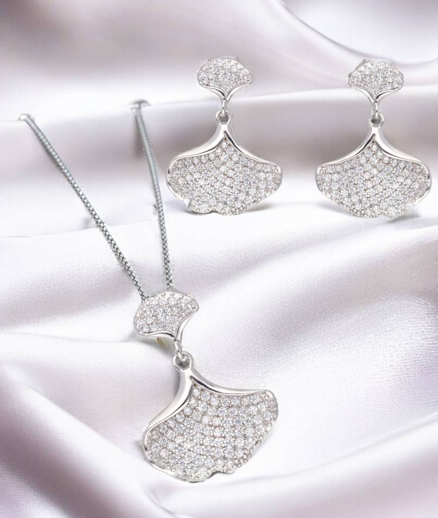 Petals Of Elegance Pendant Set : lvd115