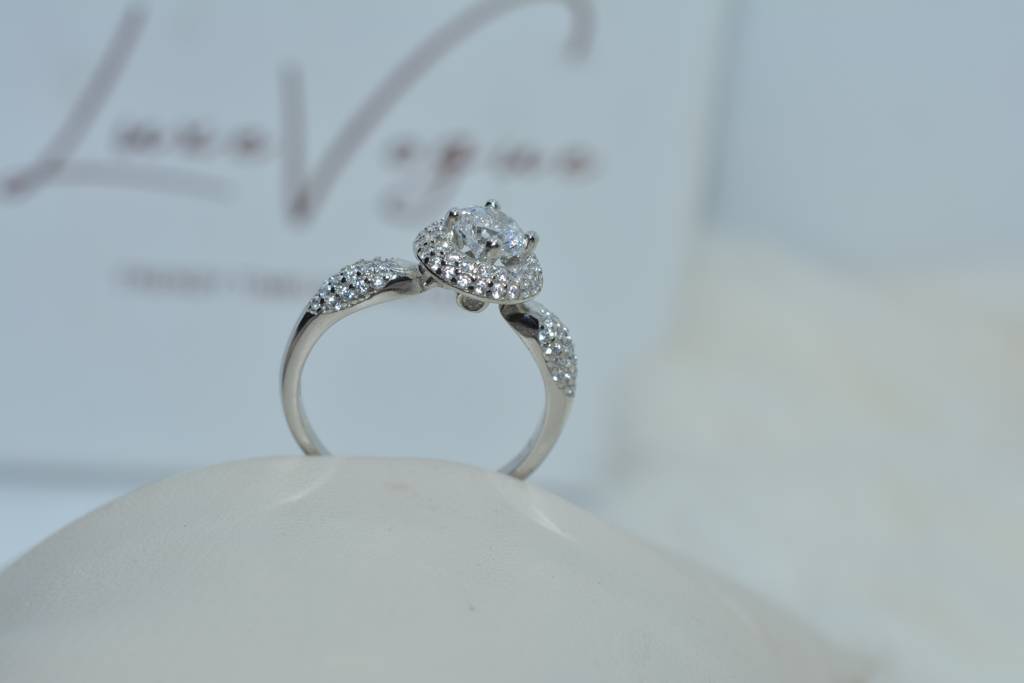 Luxe Majesty Ring : LVD145