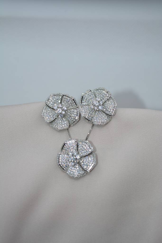Radiant Bloom Pendant Set : lvd284