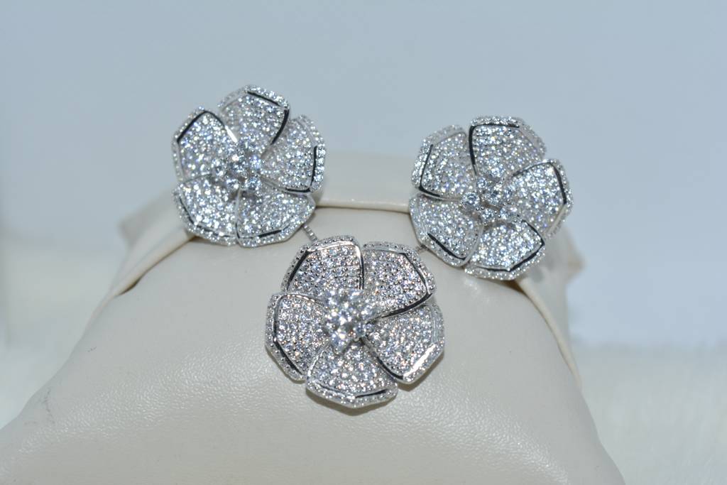 Radiant Bloom Pendant Set : lvd284