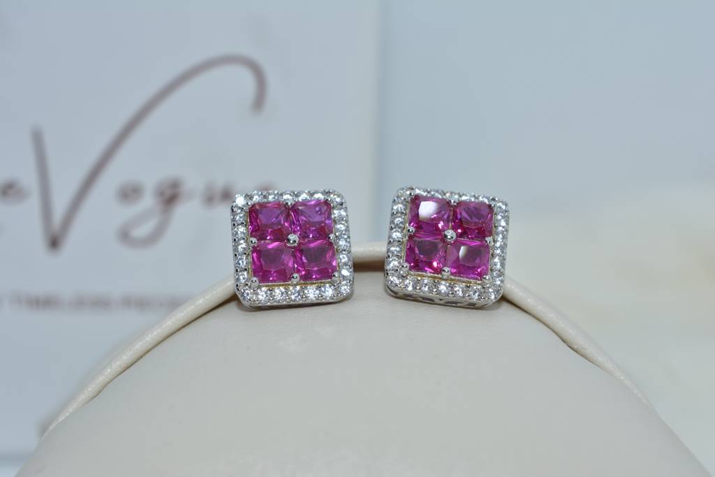 Pink Brilliance Studs : lvd43