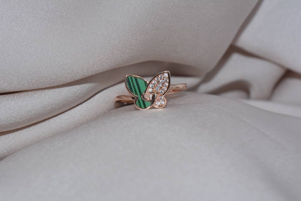 Enchanted Emerald Butterfly Ring : LVD474