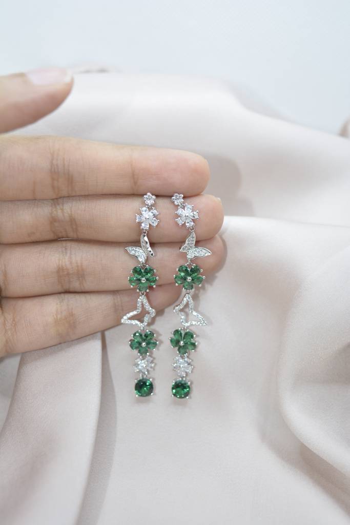 Flutterflora Green Earrings : lvd52