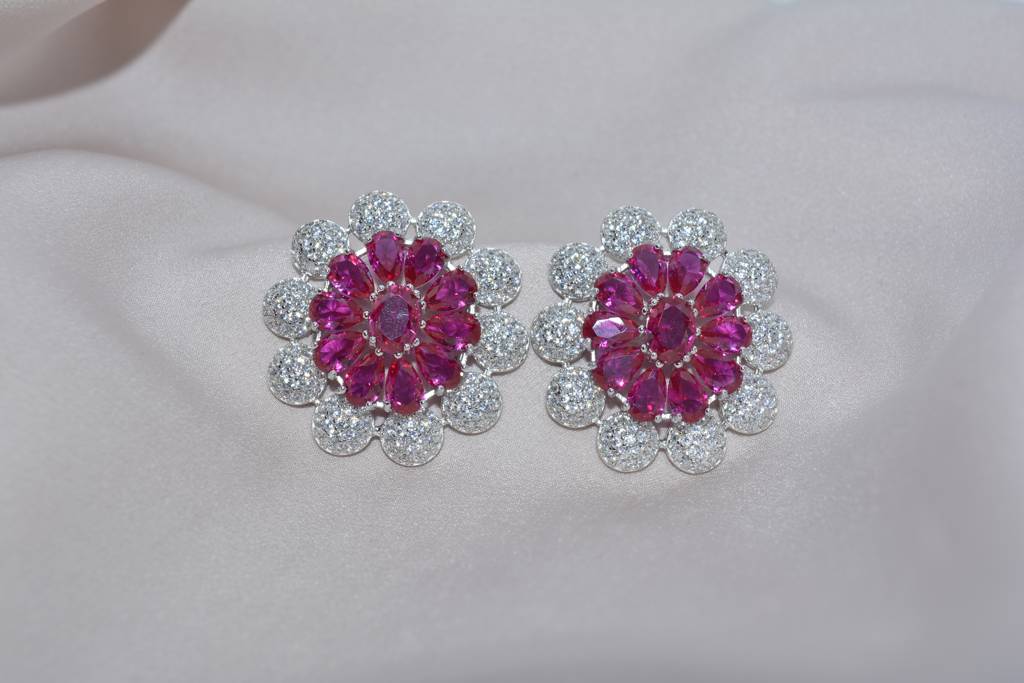 Snow Blossom Earrings : lvd70
