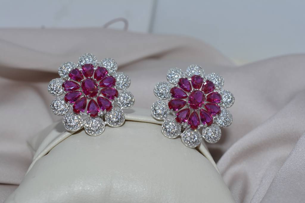 Snow Blossom Earrings : lvd70