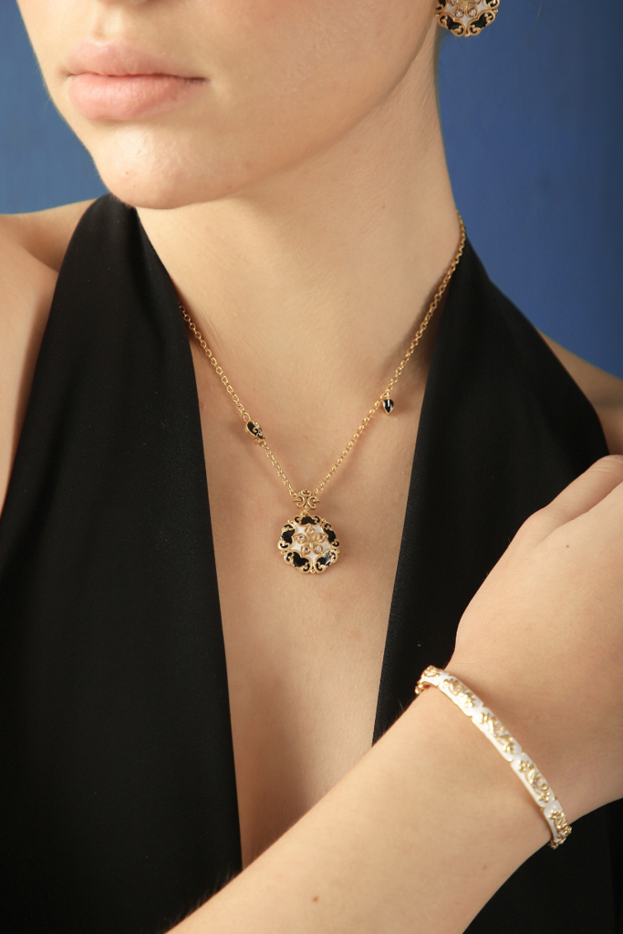 Baroque Round Enamel Necklace : SMBRNCK06