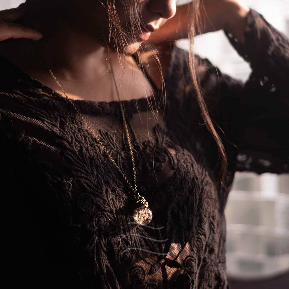 Locket Of Love And Luck : LA-DA-LL-UN-BR-1