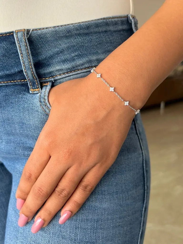 Floral Quartet Bracelet : M1BR11-W
