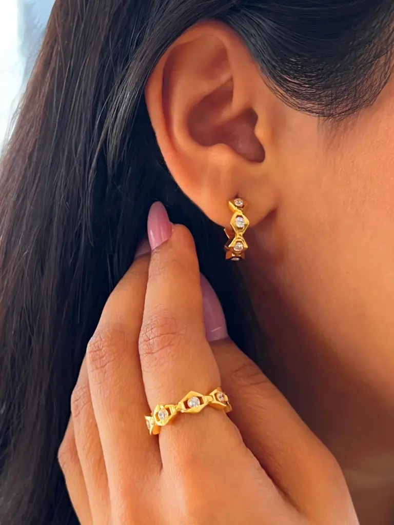 Lynq Hoops - 24K Gold Micron Plating : M7ER1-Y