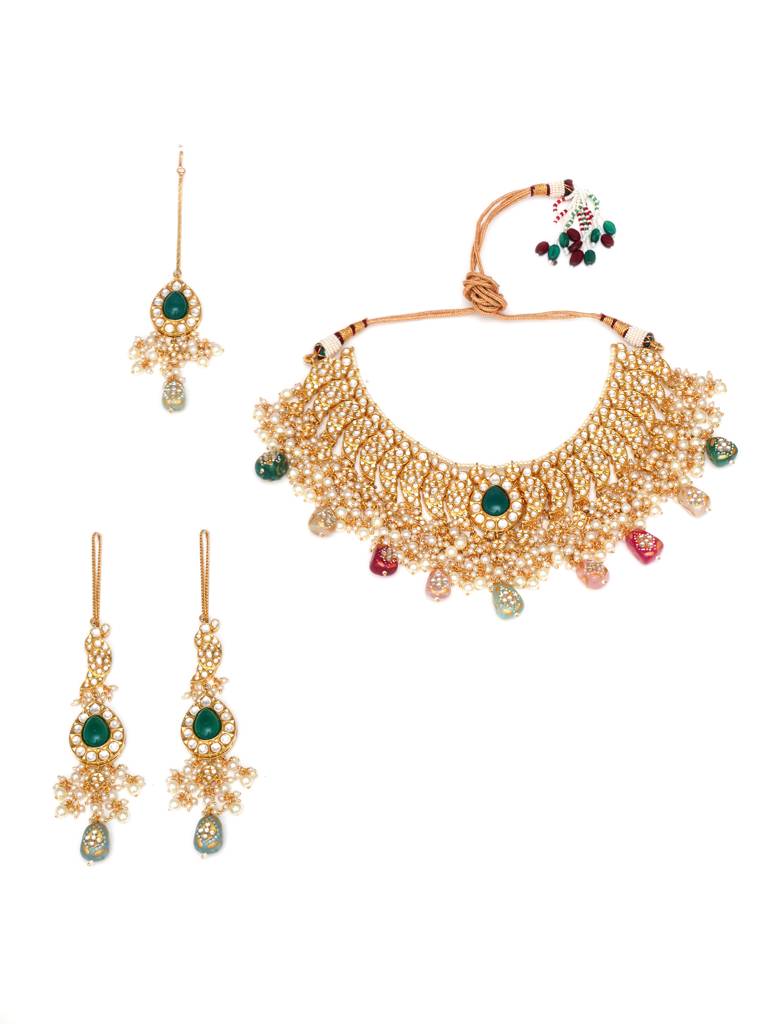 Maharani Kundan Choker With Green Centrepiece & Matching Earrings & Maang Tikka : RRA23-7