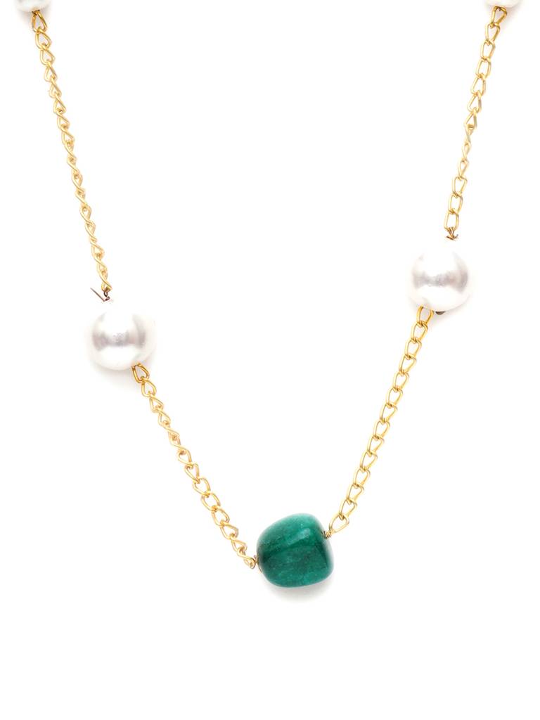 Layered Pearl And Emerald Neckpiece : RRA23-70