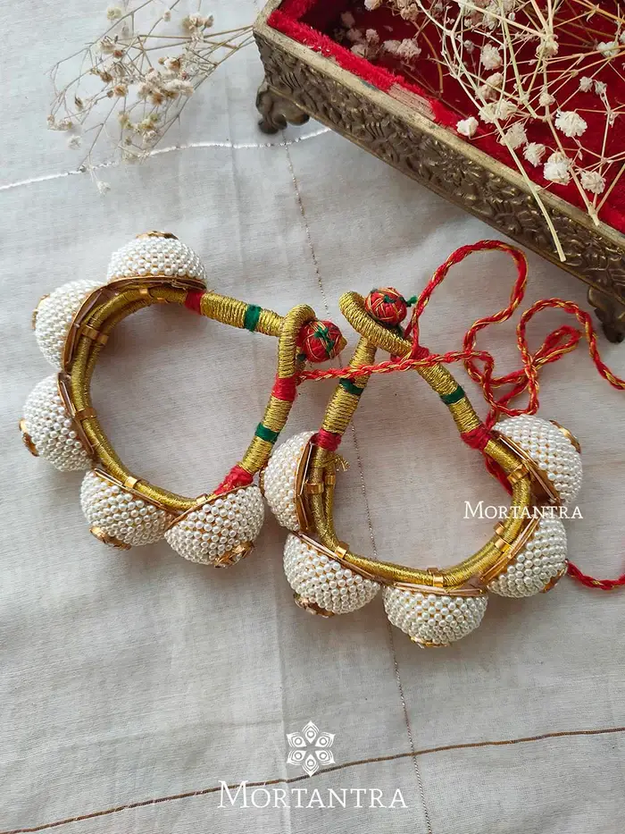 White Color Gold Plated Jadau Kundan Bangles : MB143