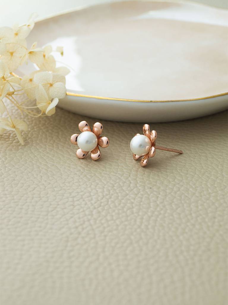 Mannash Pearl In A Flower Rose Gold Plated Sterling Silver Stud Earrings : MCRES878D2048