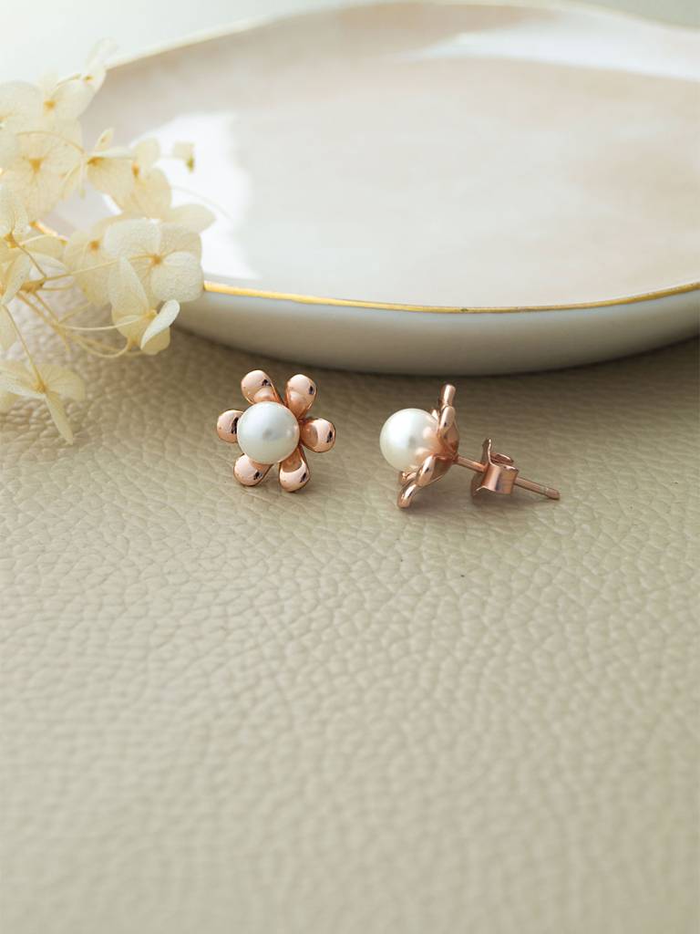 Mannash Pearl In A Flower Rose Gold Plated Sterling Silver Stud Earrings : MCRES878D2048