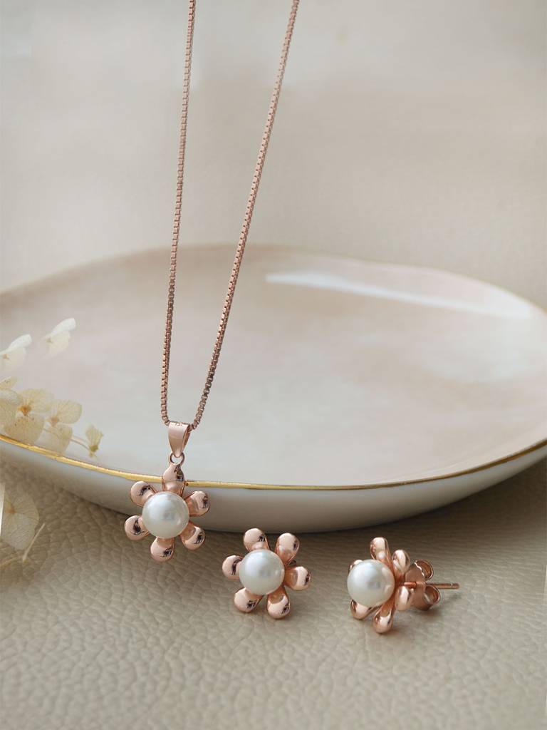 Mannash Pearl In A Flower Rose Gold Plated Sterling Silver Pendant