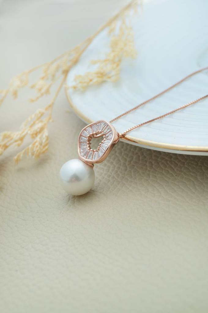 Mannash Baguetty Glam With Pearl Rose Gold Plated Sterling Silver Chain Necklace : MCRND830D1948