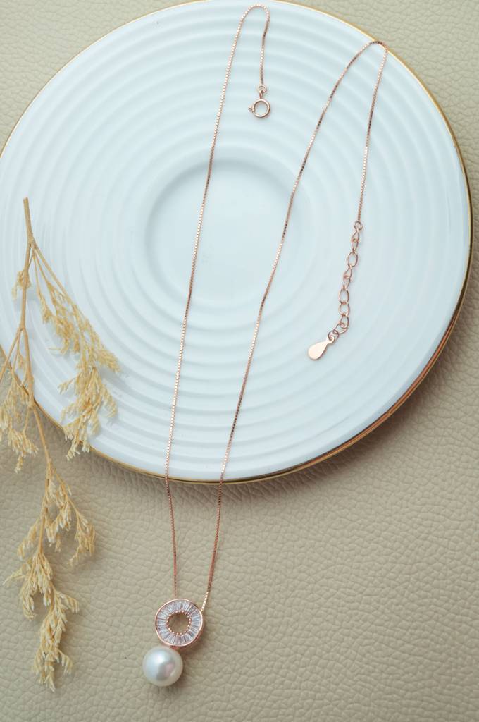 Mannash Baguetty Glam With Pearl Rose Gold Plated Sterling Silver Chain Necklace : MCRND830D1948