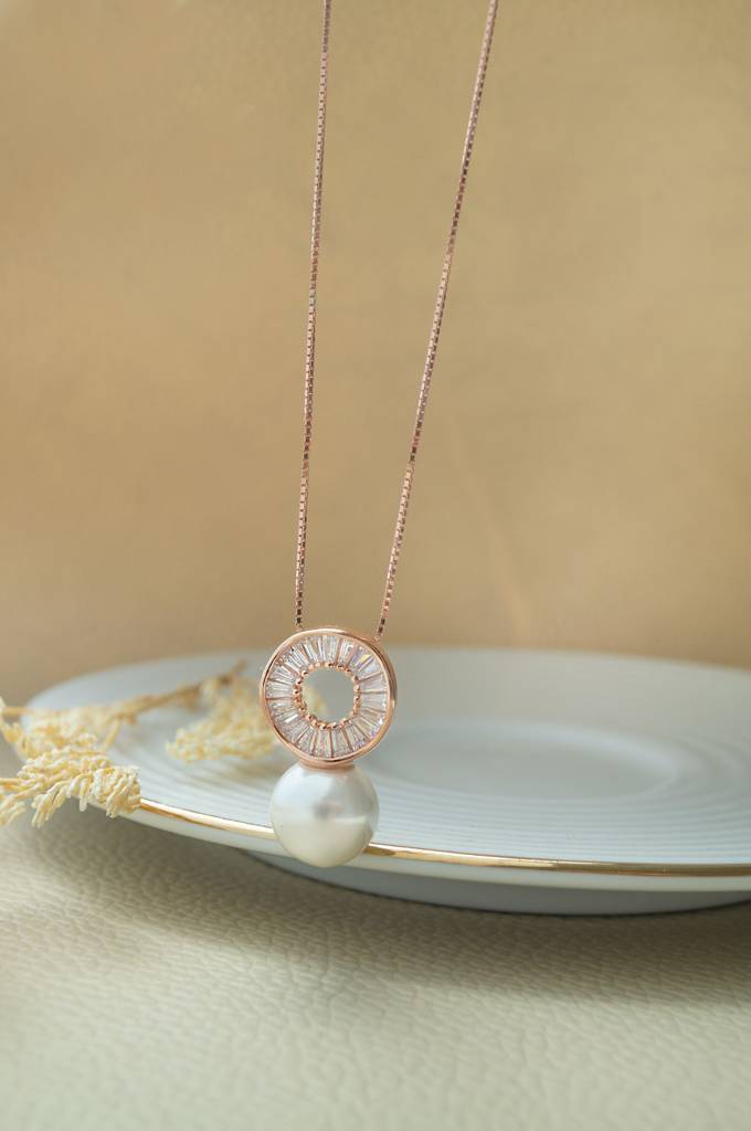 Mannash Baguetty Glam With Pearl Rose Gold Plated Sterling Silver Chain Necklace : MCRND830D1948