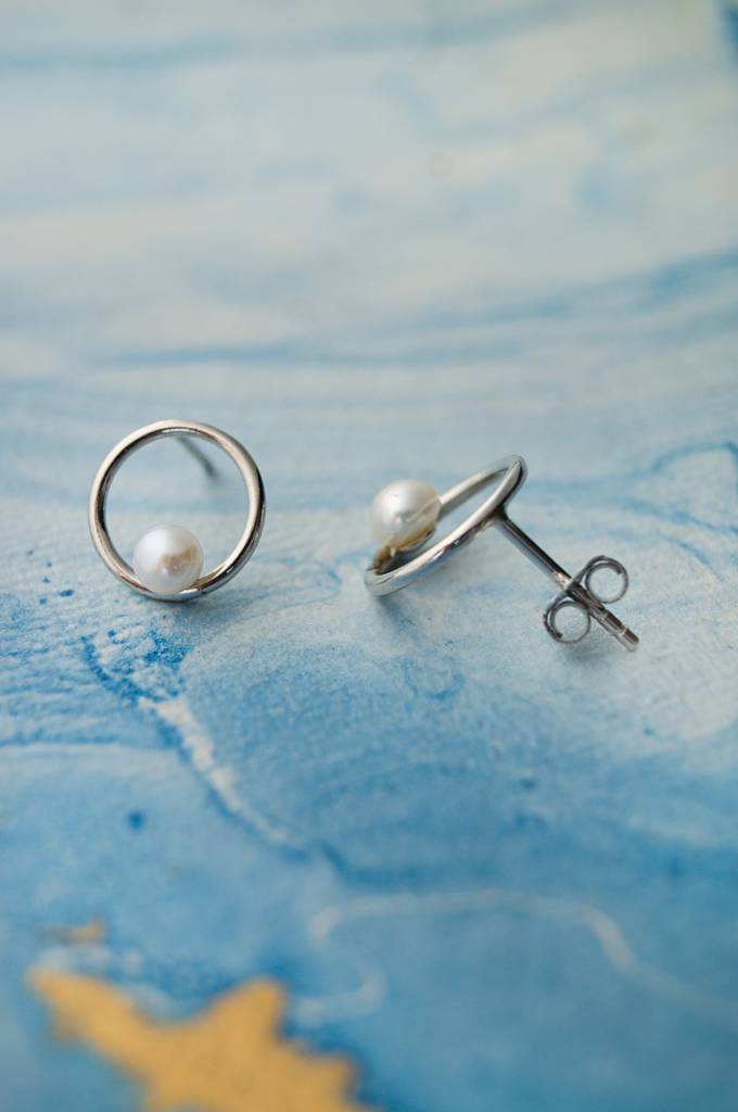 Mannash Swinging Pearl Circular Dainty Sterling Silver Stud Earrings : MCSES235D461
