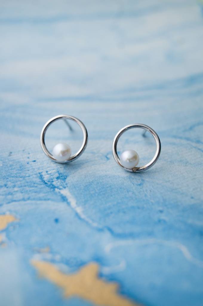 Mannash Swinging Pearl Circular Dainty Sterling Silver Stud Earrings : MCSES235D461