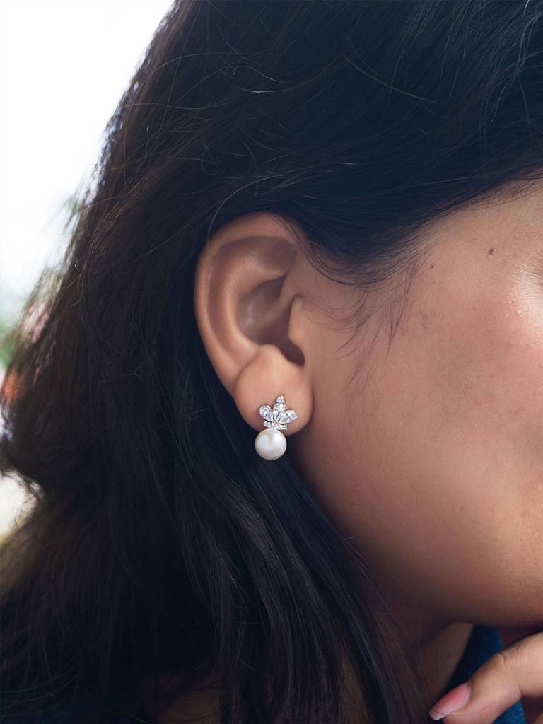 Mannash Glinting Pearl Sterling Silver Stud Earrings : MCSES630D1496