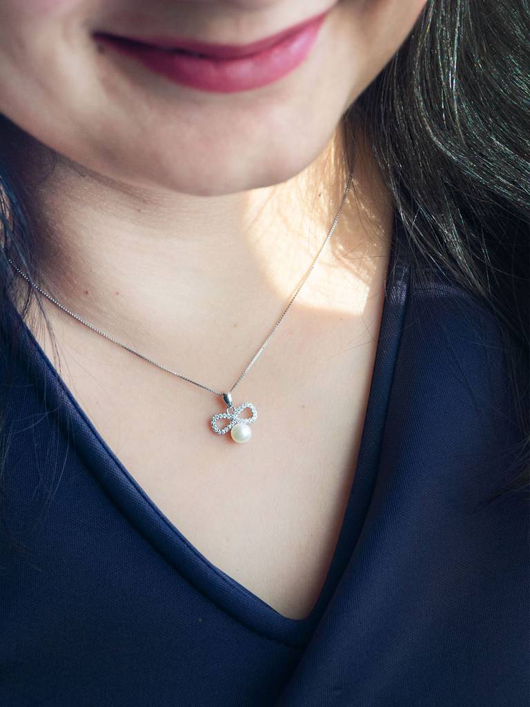 Infinity Bow With Pearl Sterling Silver Pendant : MCSPC520D1213