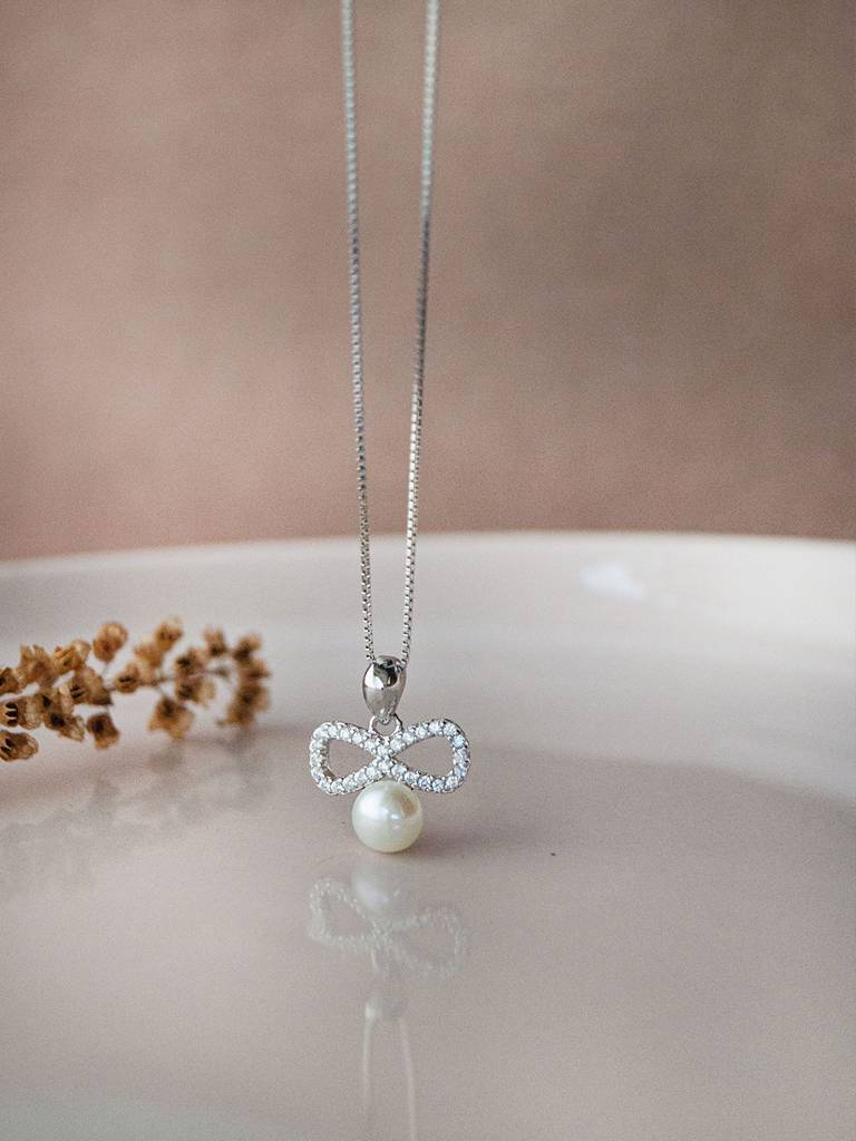 Infinity Bow With Pearl Sterling Silver Pendant : MCSPC520D1213