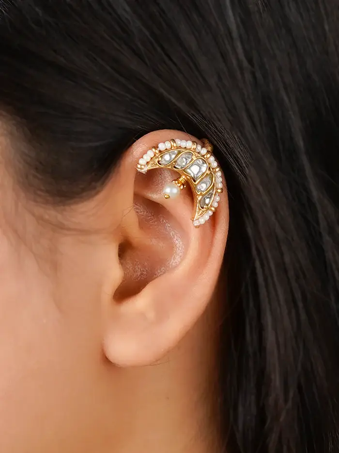 White Color Gold Plated Jadau Kundan Earrings : ME1185