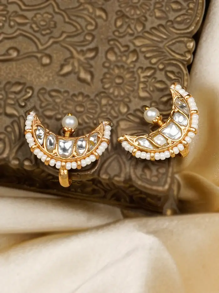 White Color Gold Plated Jadau Kundan Earrings : ME1185