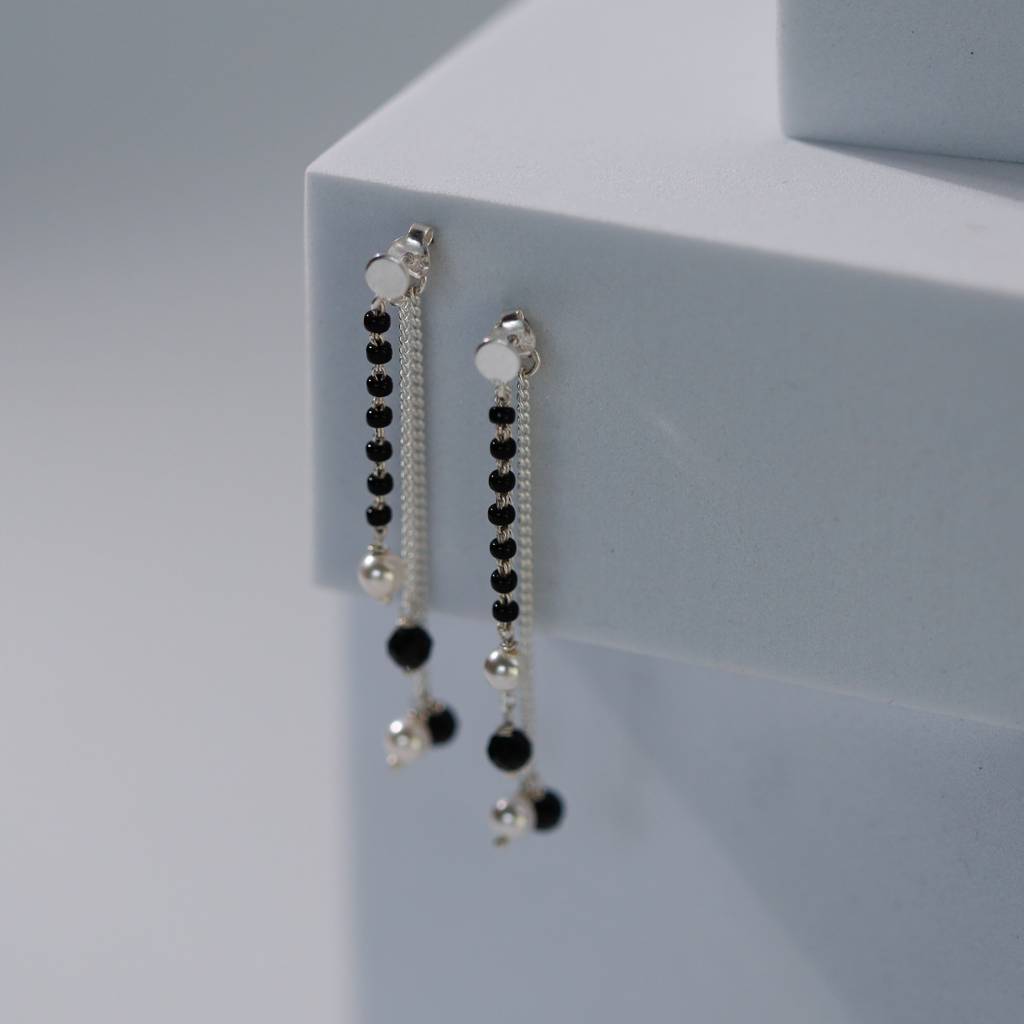 Silver Three Layer Chain Earring With Pearl And Black Spi : Silver_Three_Layer_Chain_Earring_with_Pearl_and_Black_Spinel_Apr25